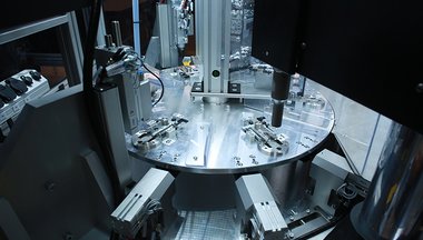 Linka pro montáž a testování systému bezvíčkového tankování paliva Linka pro montáž a testování systému bezvíčkového tankování paliva